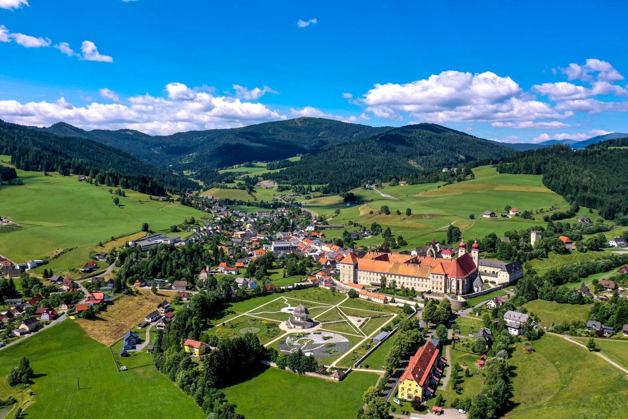 Naturpark Chalets Lambrecht By Alps Resorts Sankt Lambrecht Exteriör bild